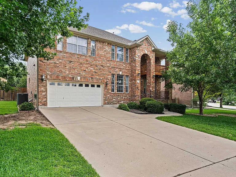 10700 Pointe View Dr — Photo 2