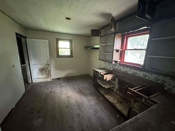 2nd image of 410 Shady Ln