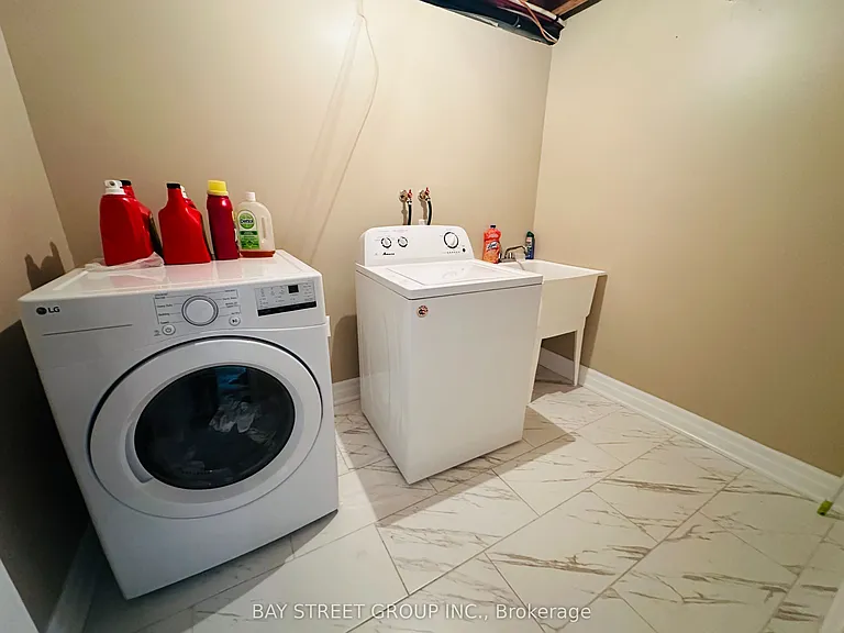 118 Fairglen Ave — Photo 38