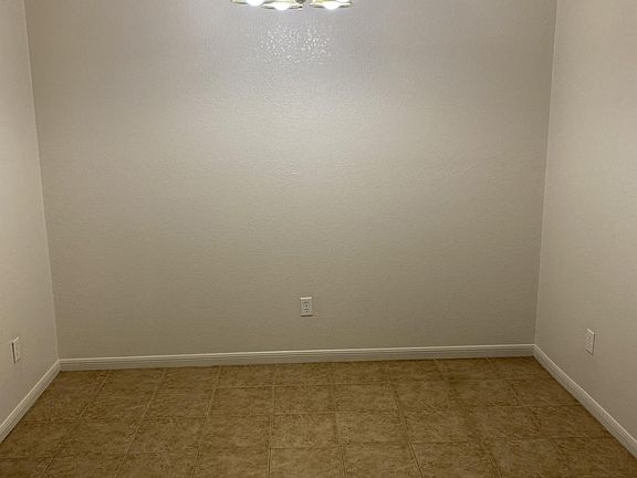 4th image of 1104 Nicholas Cir #A