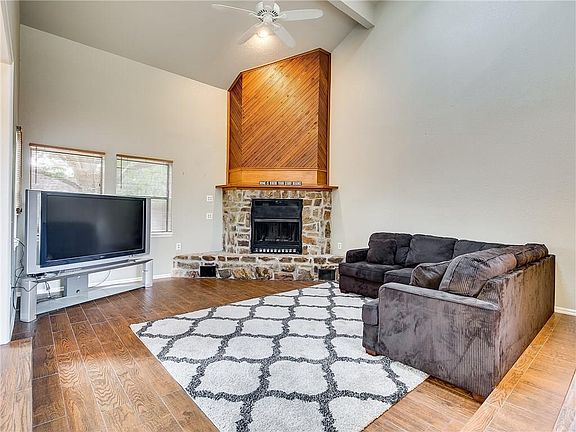 4th image of 13501 Country Pl