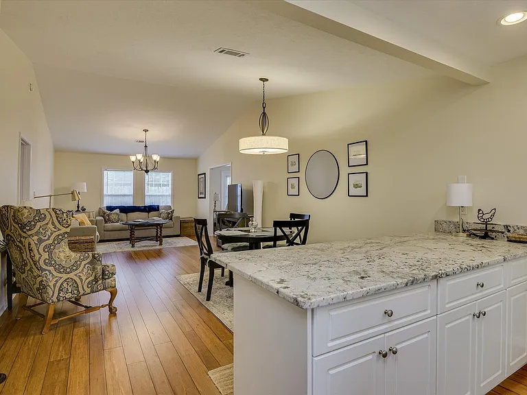 147 Portofino Ln SW — Photo 4