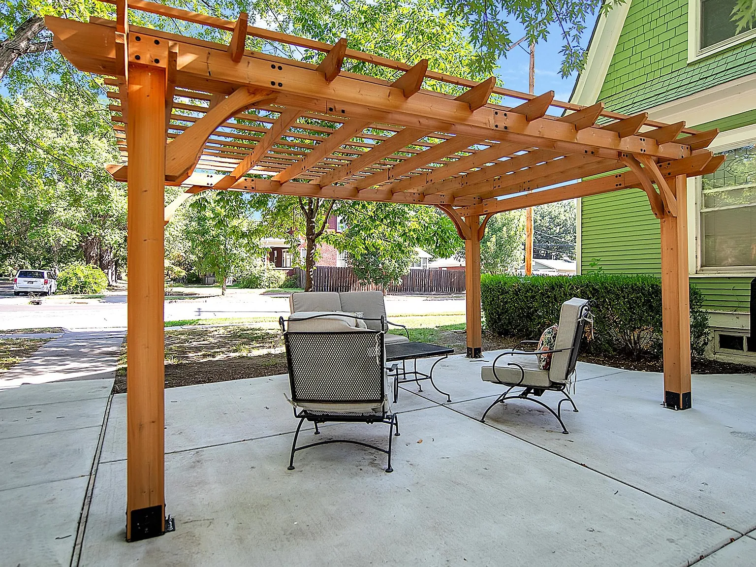1019 W Franklin Ave — Photo 3