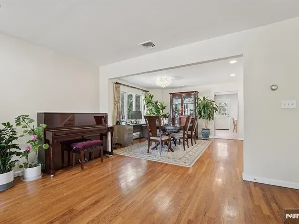 1670 Maple St, Fort Lee, NJ 07024