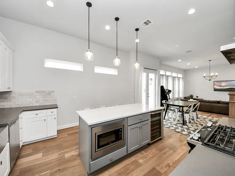 1223 W 16th St #B — Photo 16