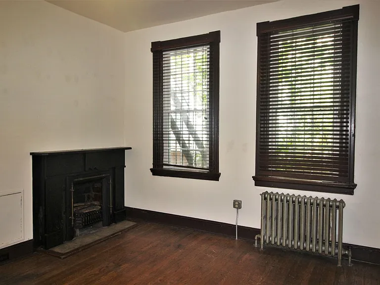 2125 Saint Paul St — Photo 8