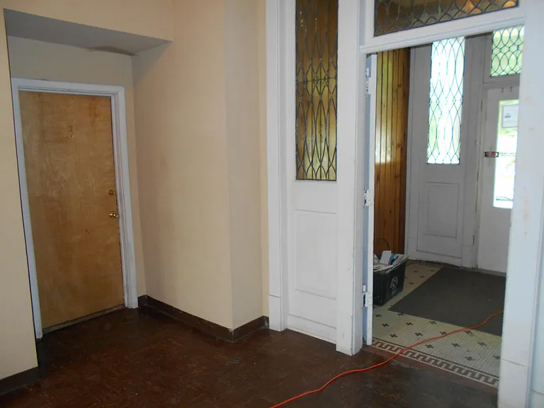 207 W 1st St #3 — Photo 8