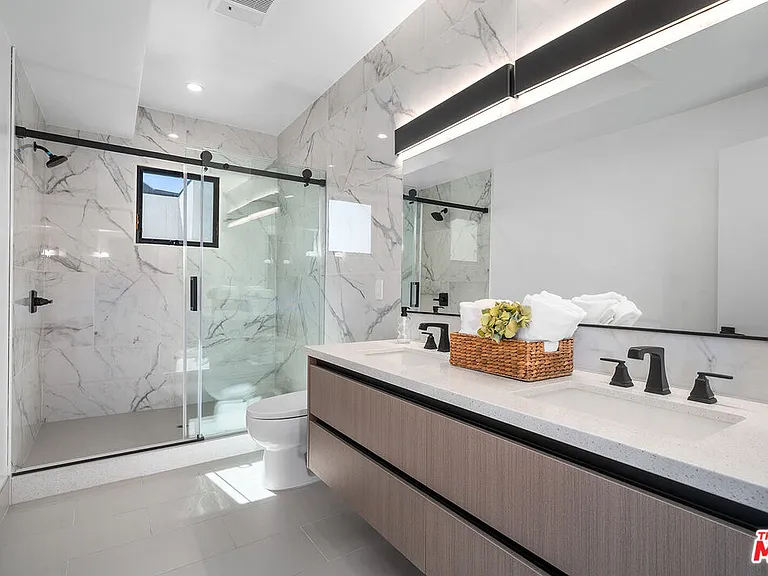 1016 N Martel Ave #Townhouse 108 — Photo 9