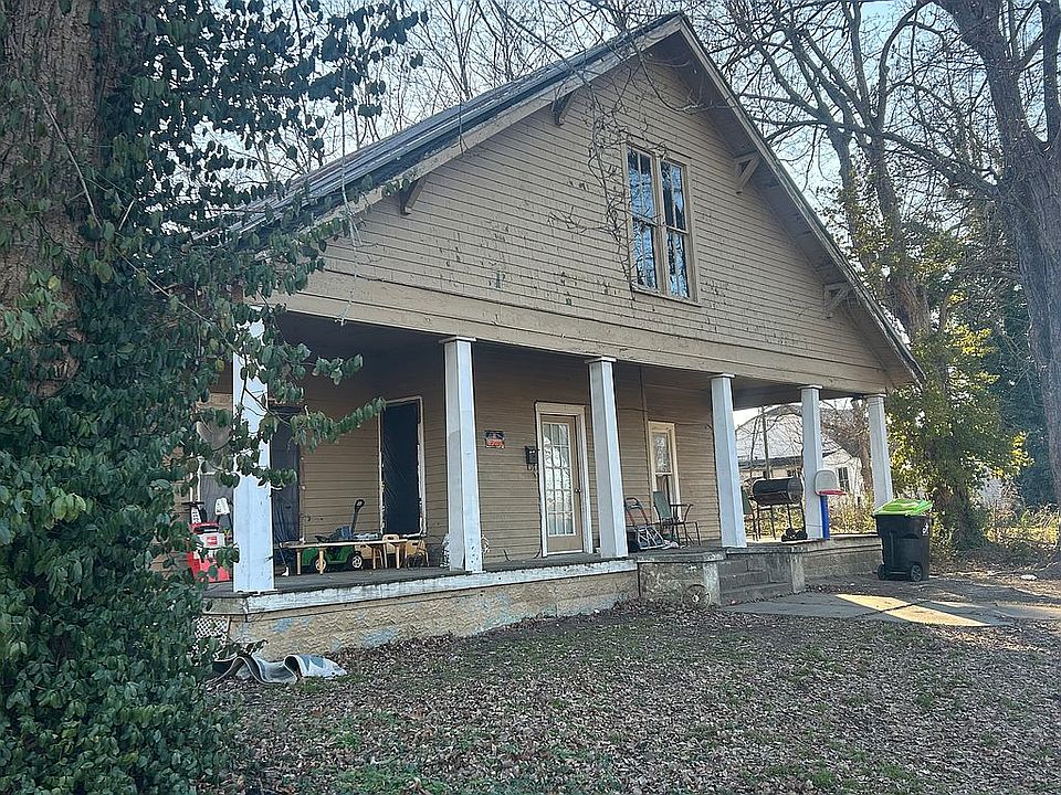 1st image of 310 E Clay St