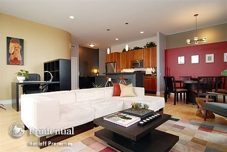 4th image of 725 N Aberdeen St APT 504