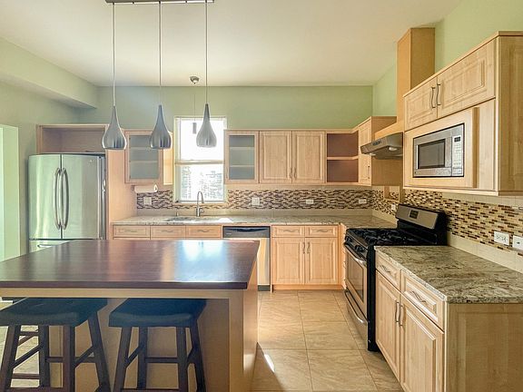 2nd image of 3051 N Gresham Ave #2