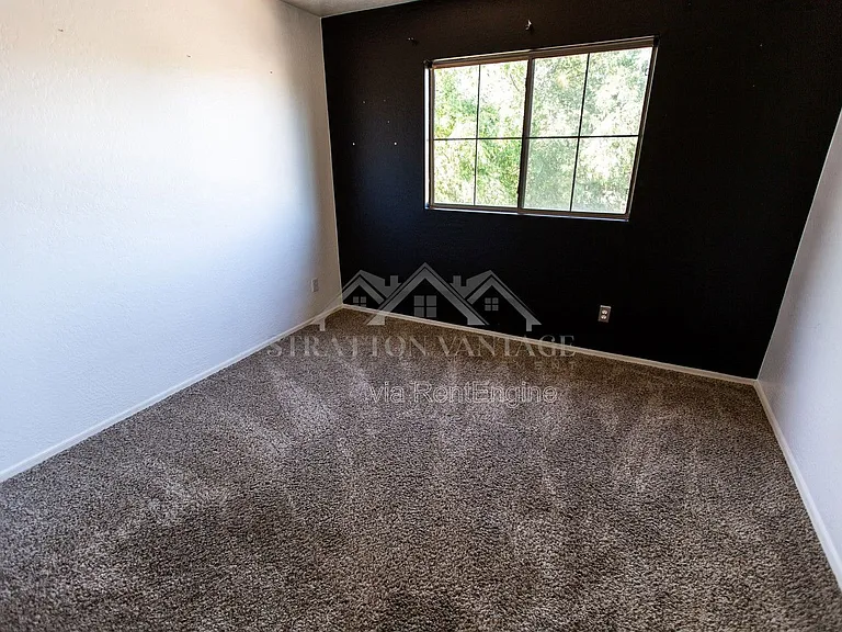 4323 E Ivanhoe St — Photo 27