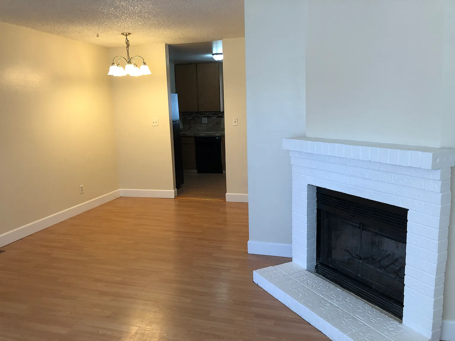 2 bed, 1070 sqft, $2,200 — Photo 4