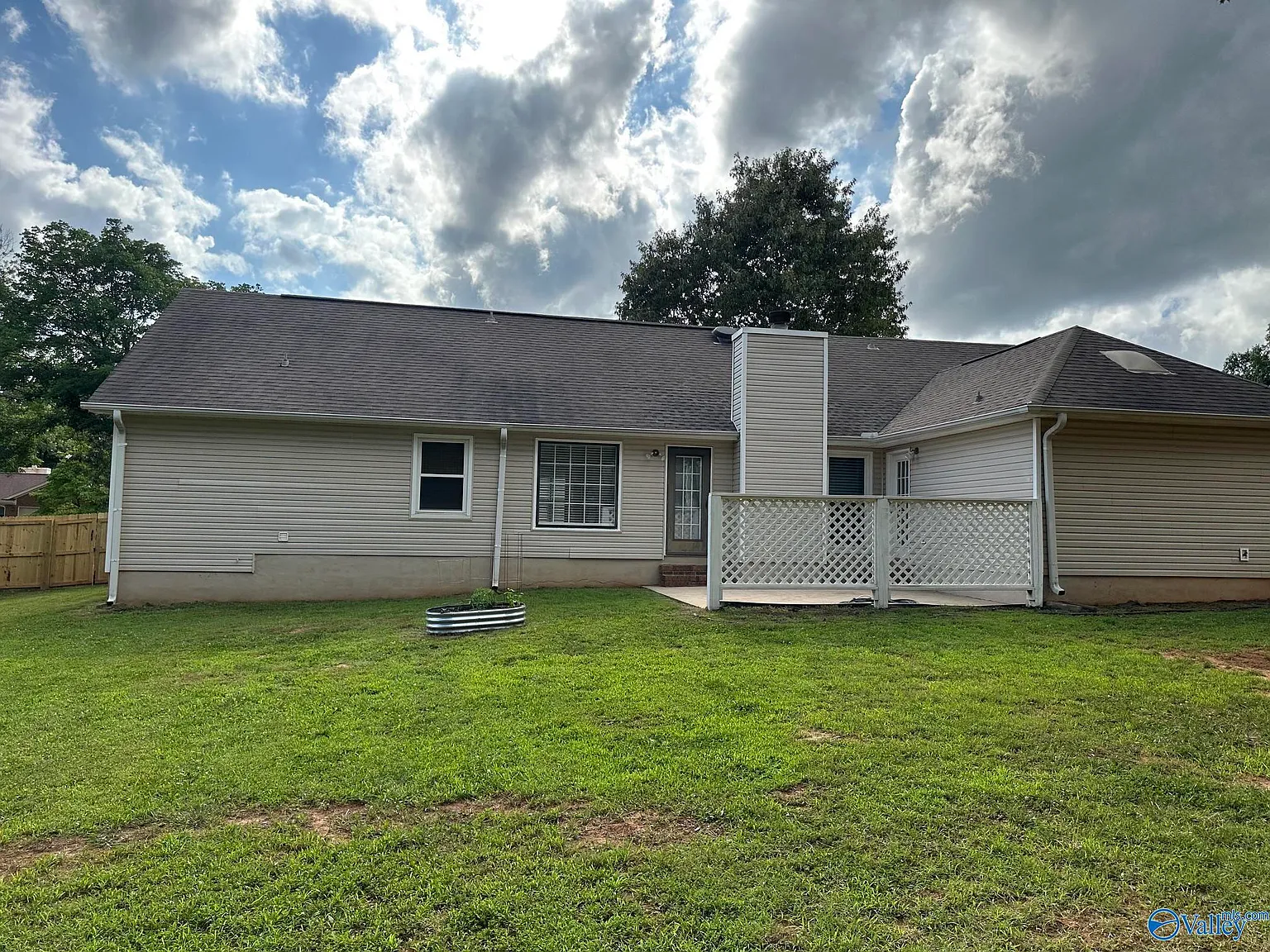 3 bed, 2.0 bath, 1640 sqft, $2,400 — Photo 3