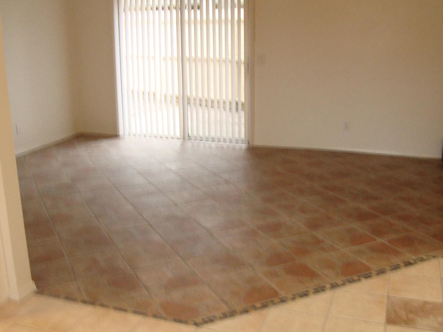2 bed, 750 sqft, $1,700 — Photo 2