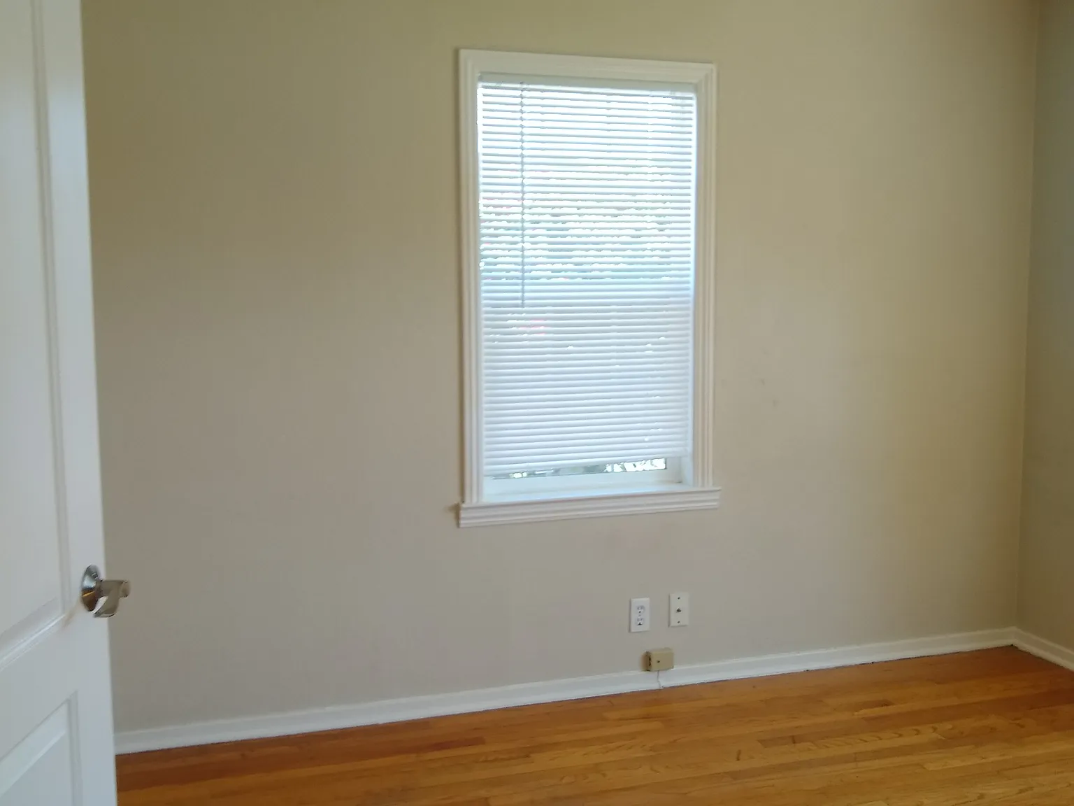4 bed, 2.0 bath, 1925 sqft, $4,995 — Photo 3