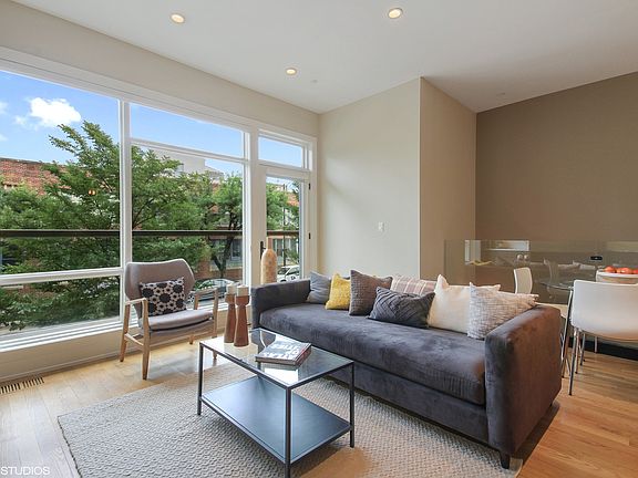 3rd image of 1305 W Diversey Pkwy #1