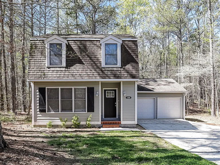 1398 Lakeview Pkwy — Photo 1