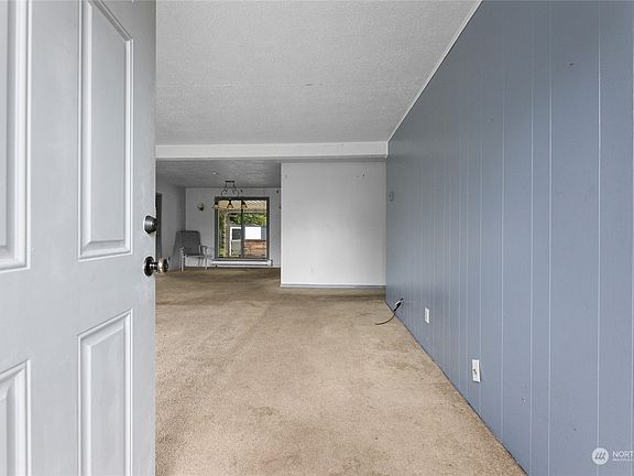 5th image of 9542 Dekoven Drive SW