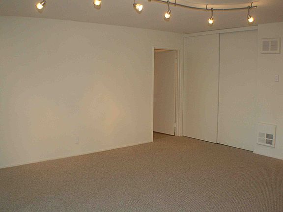 2nd image of 820 N Delaware St APT 209