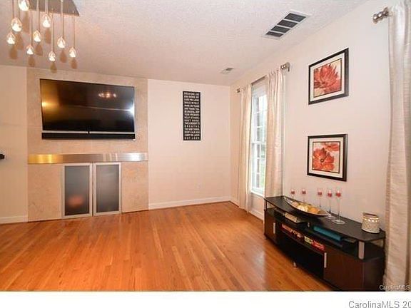 4th image of 2843 Windsor Chase Dr
