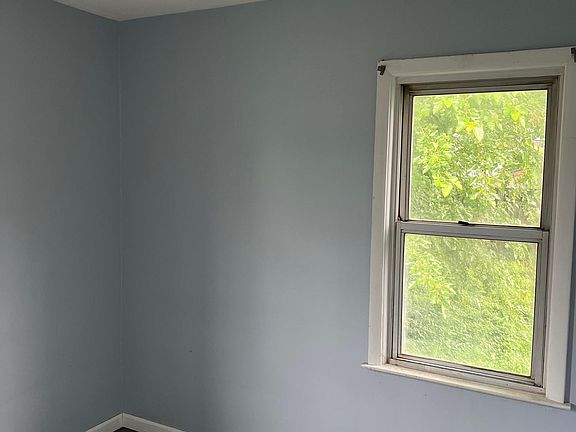 2nd image of 413 E Hemphill Rd