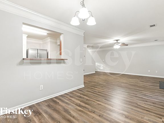 5th image of 3020 Mayfair Dr