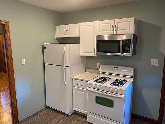 4th image of 870 22nd Ave SE