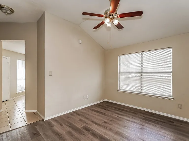 4001 Periwinkle Dr — Photo 6