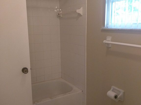 4th image of 3346 Camelot Dr APT B
