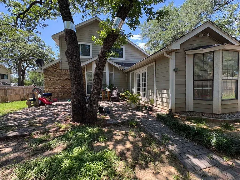 500 Holliday Ln — Photo 17