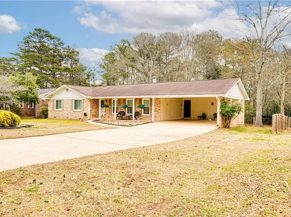 1086 Strawberry Ln, Ellenwood, GA 30294