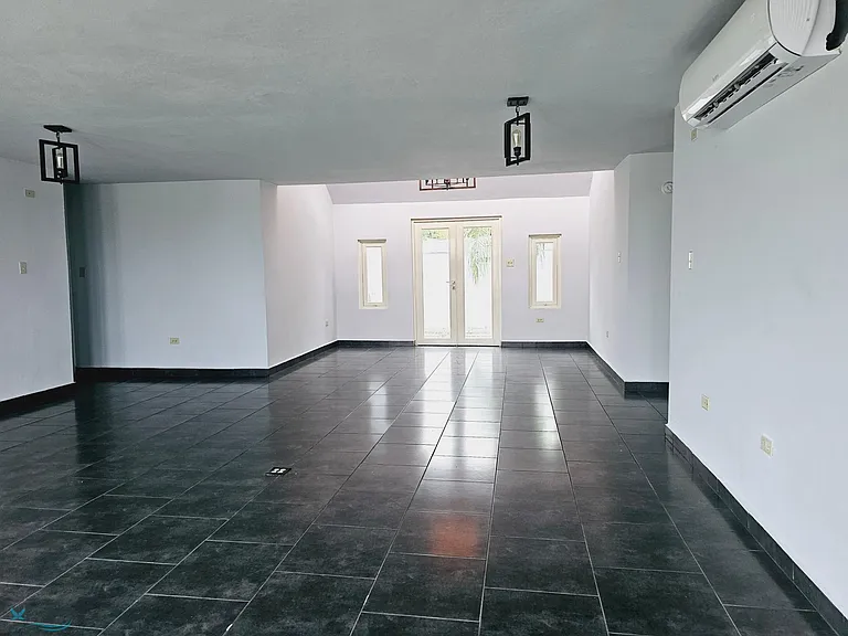 623 F10 — Photo 8