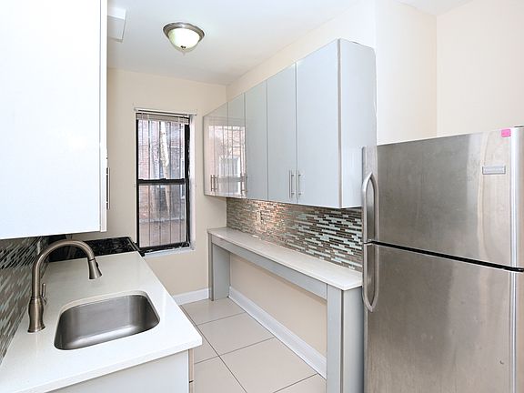 3rd image of 1621 Park Pl #1R