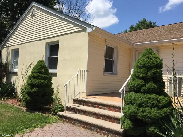 12 Franklin Pl, Wanaque Boro, NJ 07420