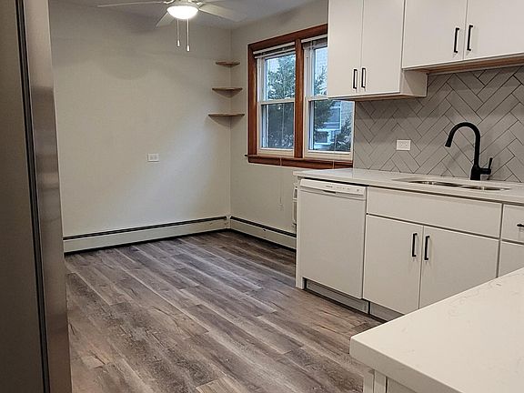 Eat-in kitchen