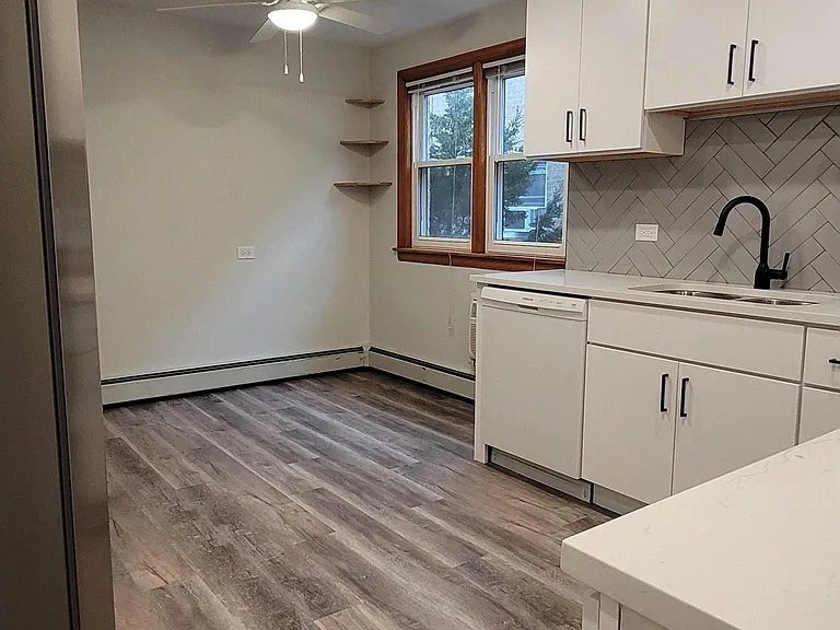 Eat-in kitchen
