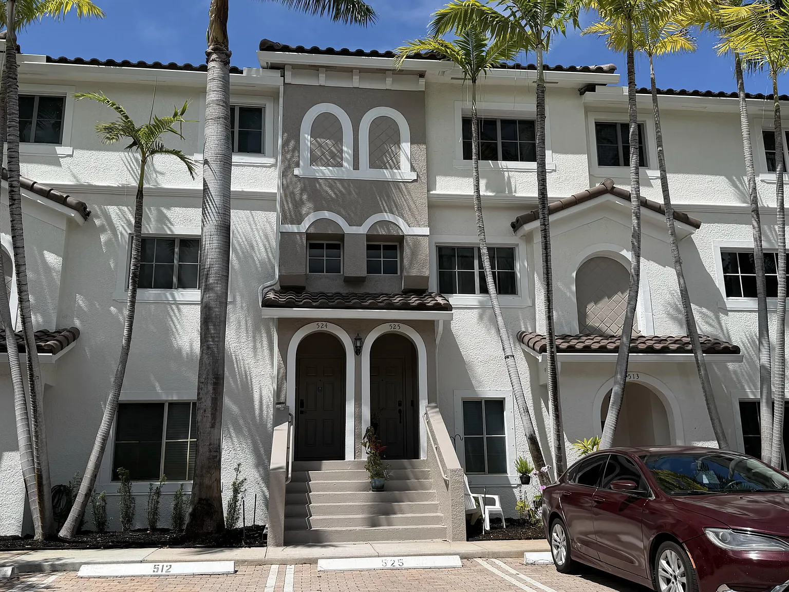 3 bed, 2.5 bath, 1554 sqft, $3,900 — Photo 3