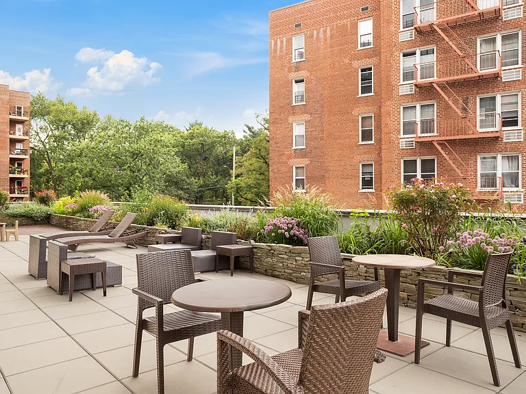2727 Henry Hudson Pkwy W #507 — Photo 23
