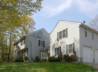 12 Jonathans Path, Rocky Point, NY 11778