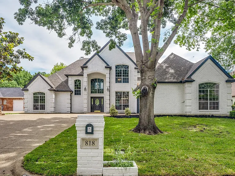 818 Riviera Dr — Photo 17