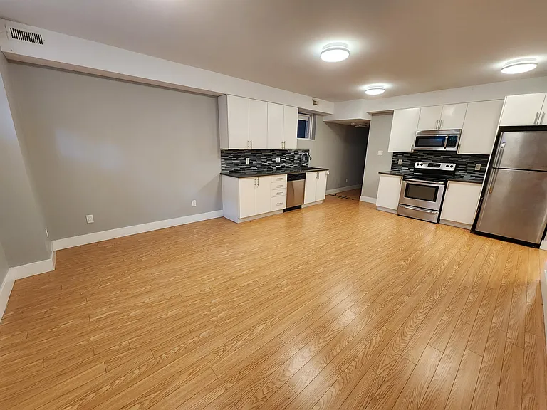 544 Gilmour St — Photo 4