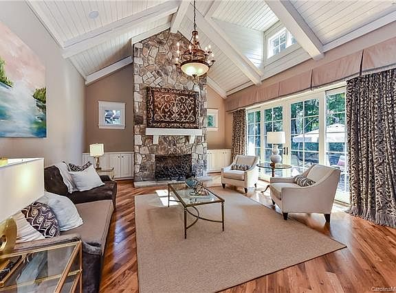 4th image of 8712 Chewton Glen Dr