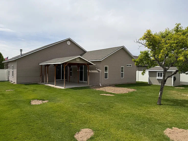 1504 Anny Dr E — Photo 3