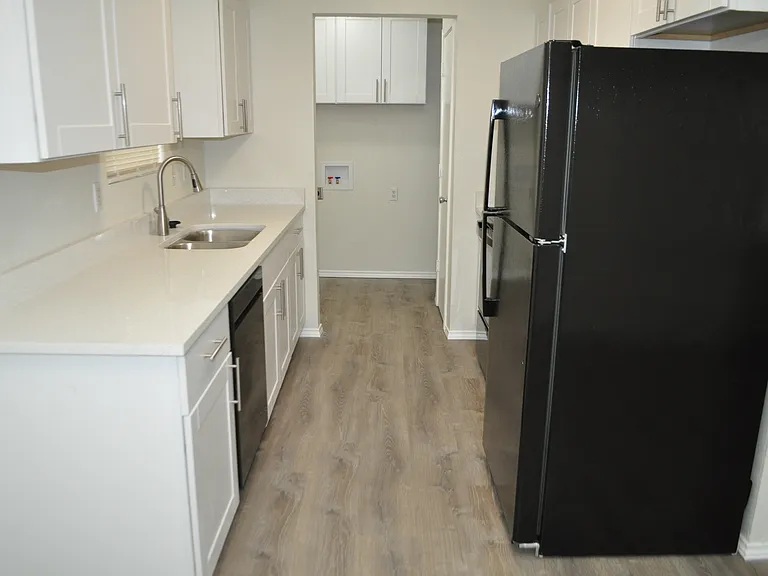 809 W Brown St — Photo 3
