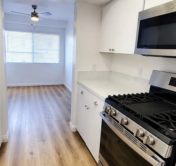 7900 Woodman Ave #105 — Photo 4