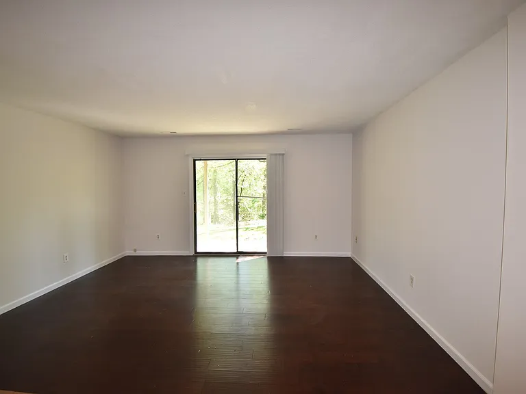 244 Wickford Ct — Photo 5