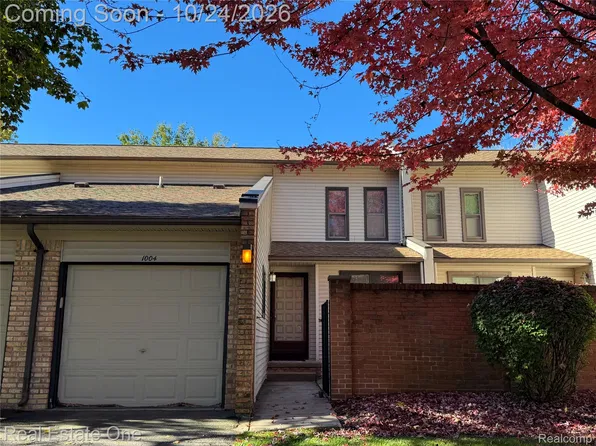 1004 Willow Grove Ct, Rochester, MI 48307
