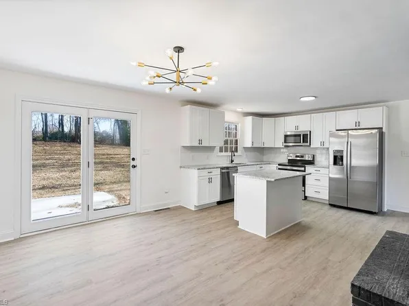 207 Forest Dr, Kernersville, NC 27284