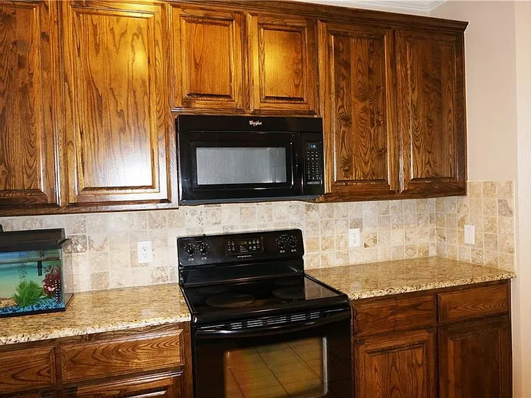 1037 Kyan Ln — Photo 15